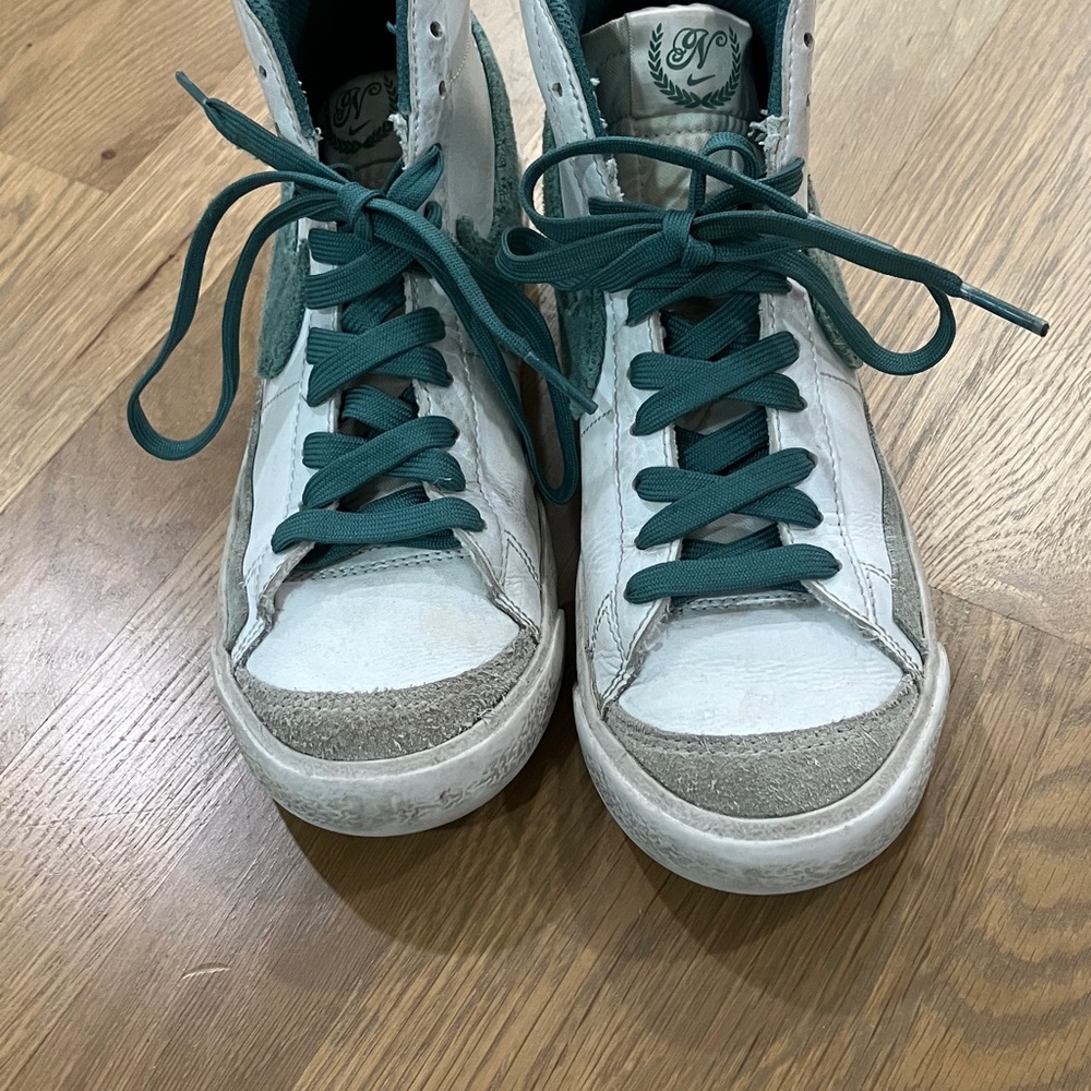 Nike Boy's Blazer Mid 77 White Teal High Top Sneakers Tennis Shoes - Picture 4 of 8